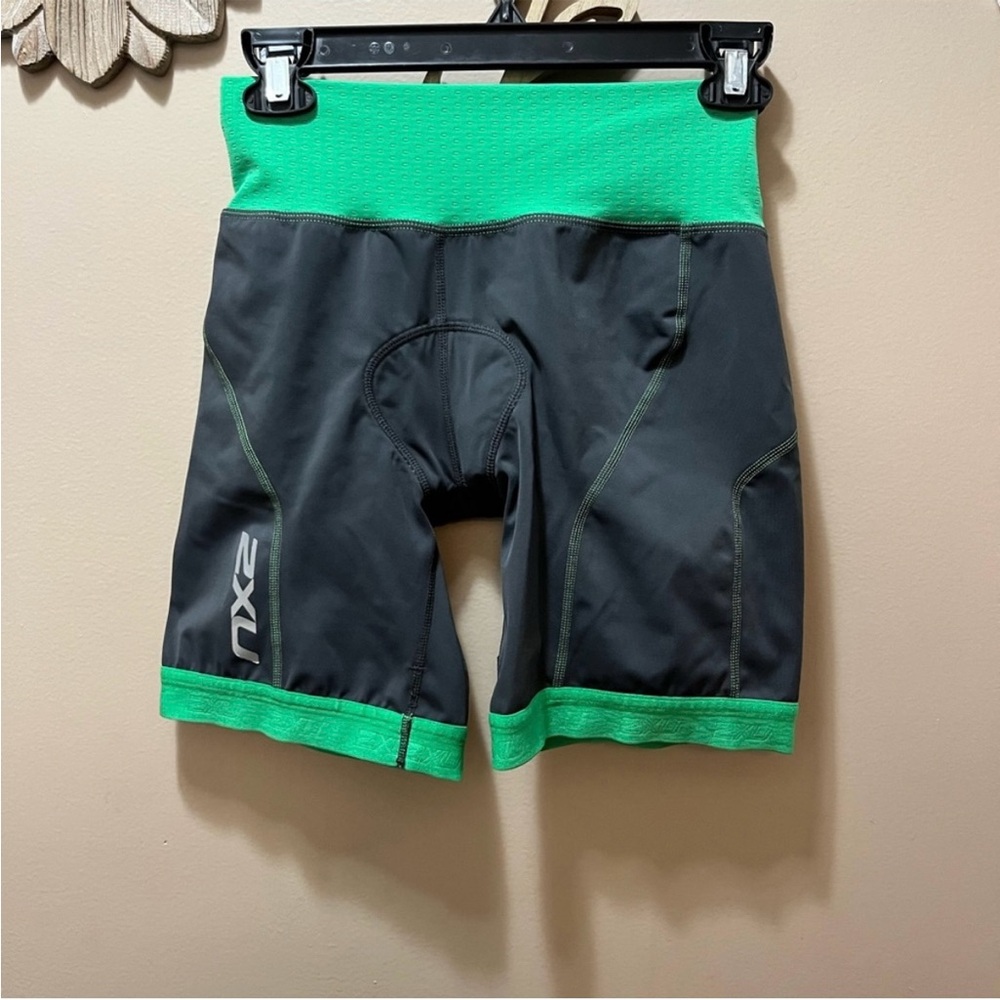 2XU triathlon cycling shorts